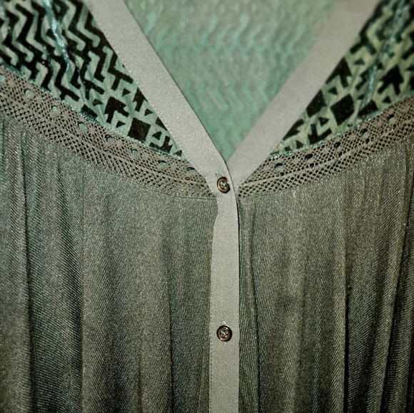 Anthropologie Emerald Green Flowy Top - Picture 6 of 8